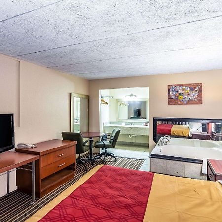 Econo Lodge Zanesville Bagian luar foto