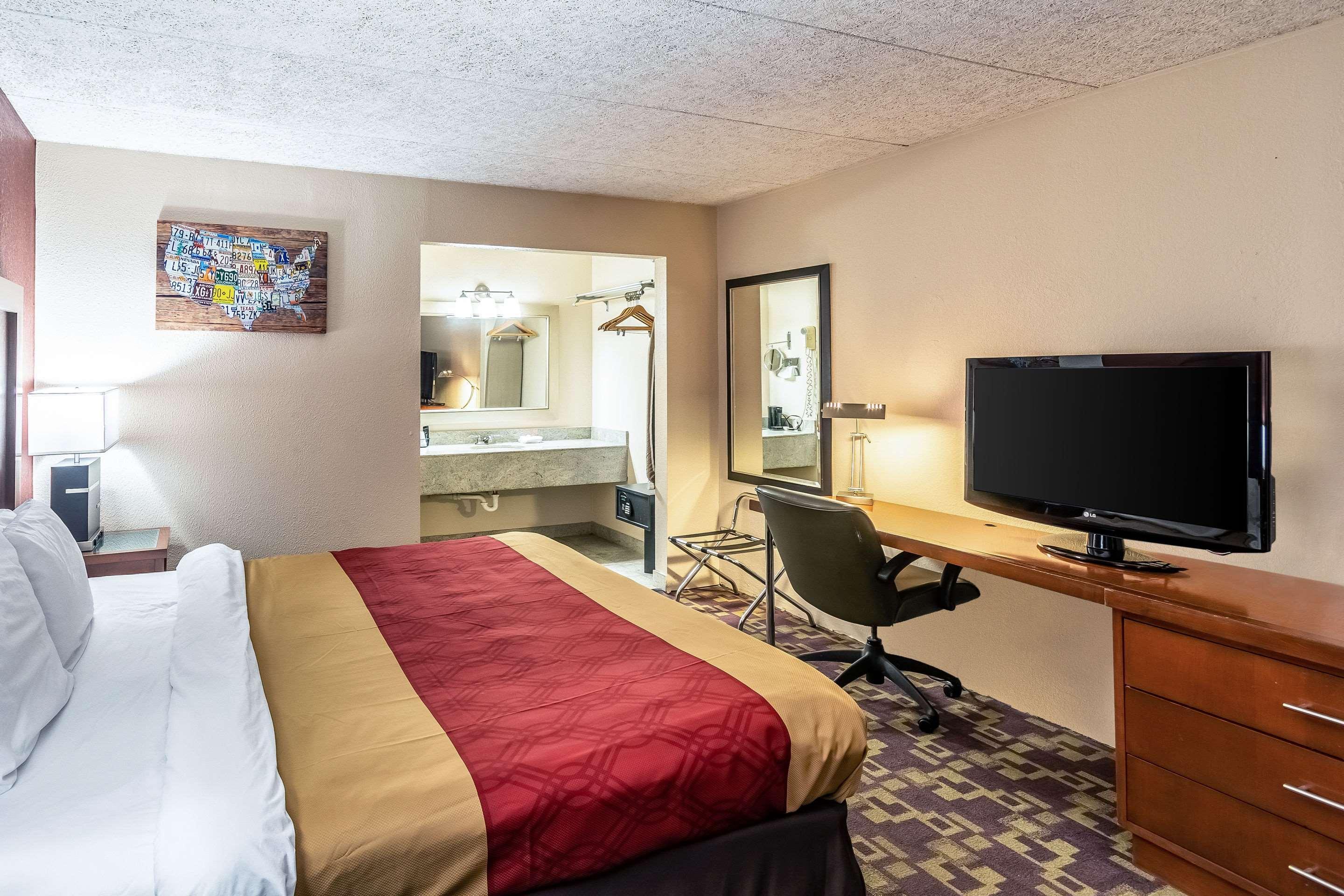 Econo Lodge Zanesville Bagian luar foto