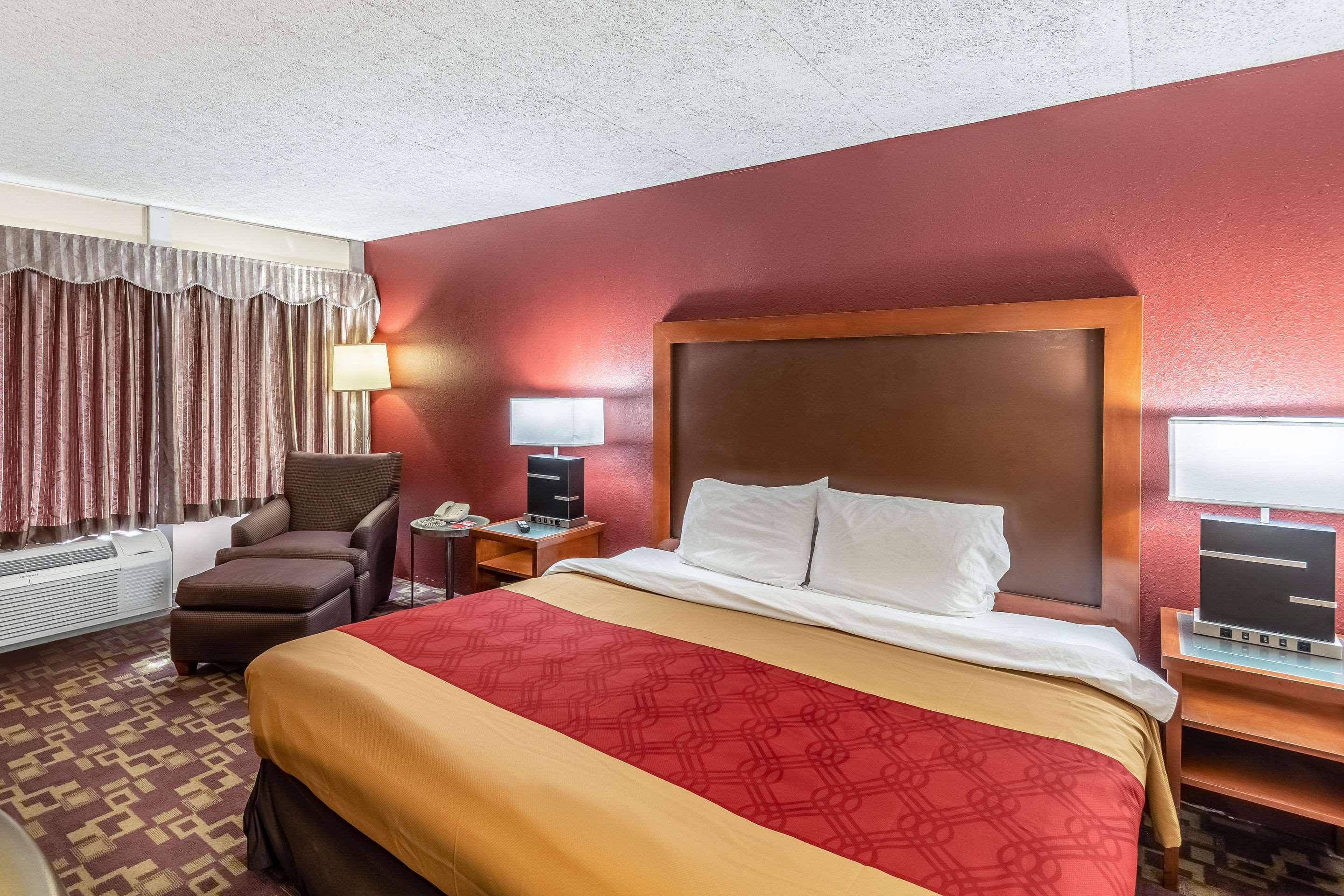 Econo Lodge Zanesville Bagian luar foto