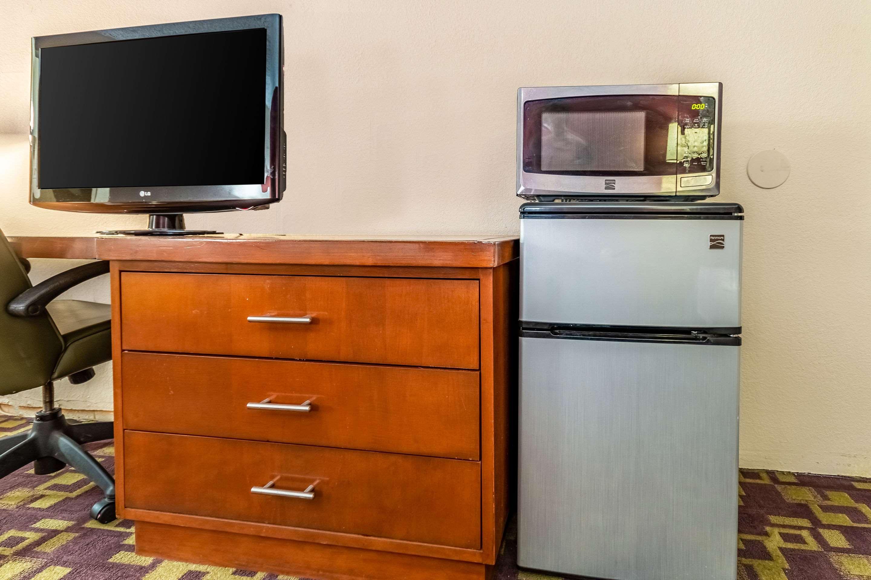 Econo Lodge Zanesville Bagian luar foto