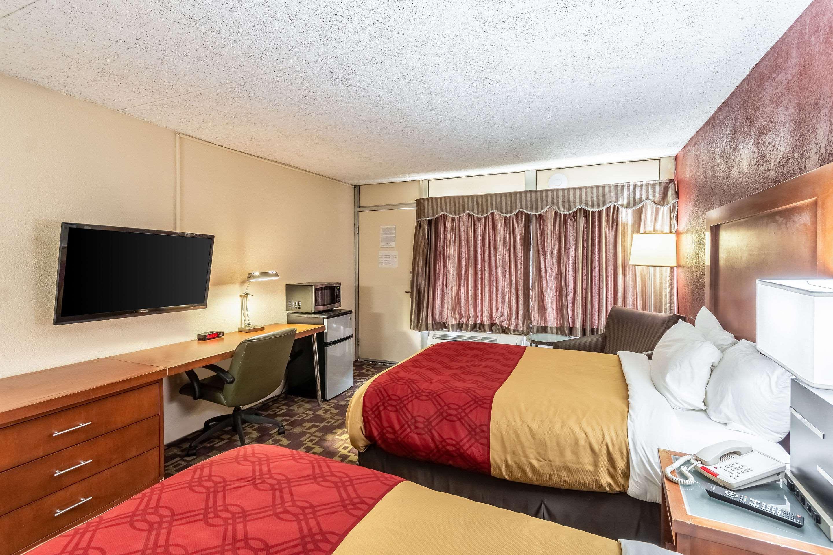 Econo Lodge Zanesville Bagian luar foto