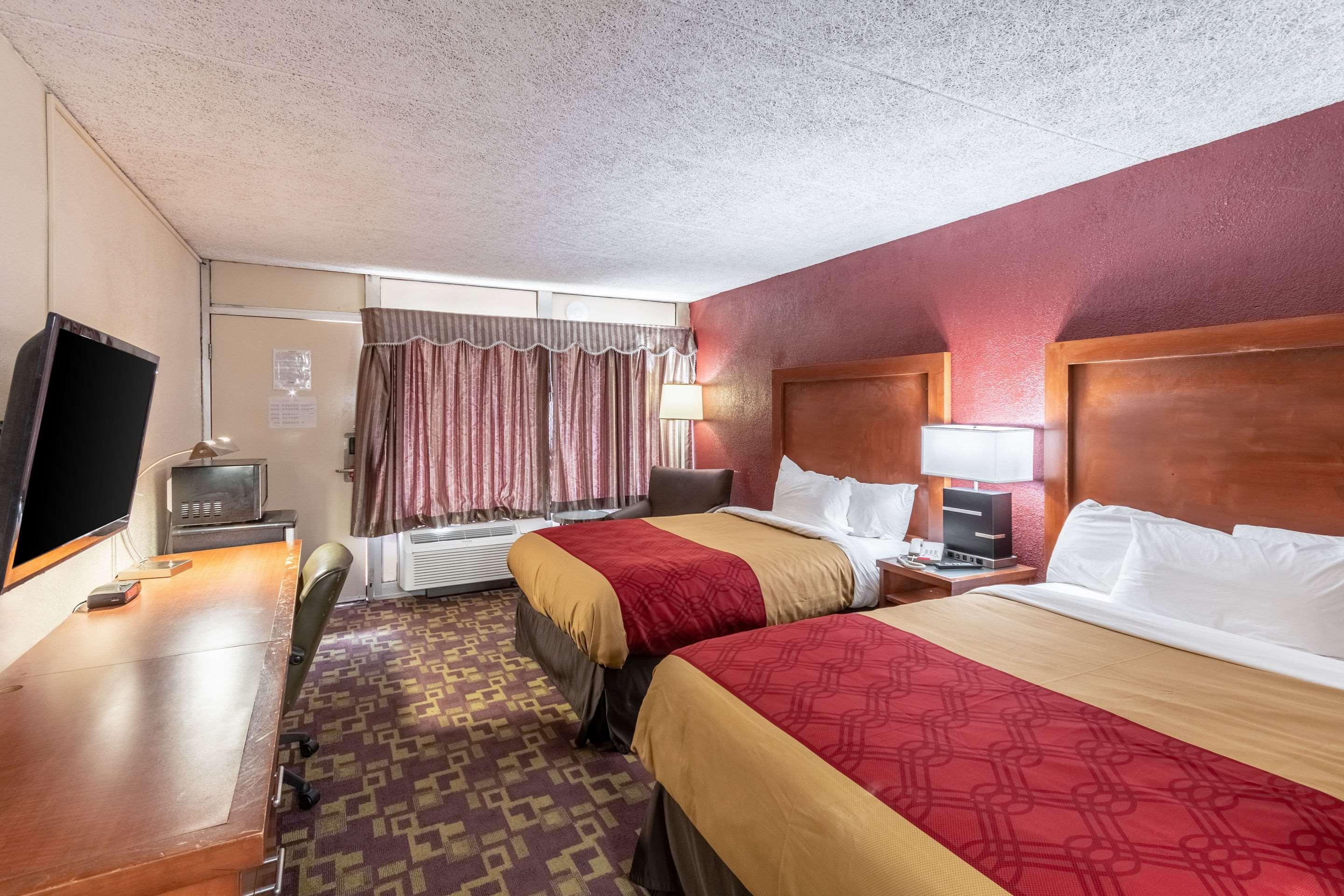 Econo Lodge Zanesville Bagian luar foto