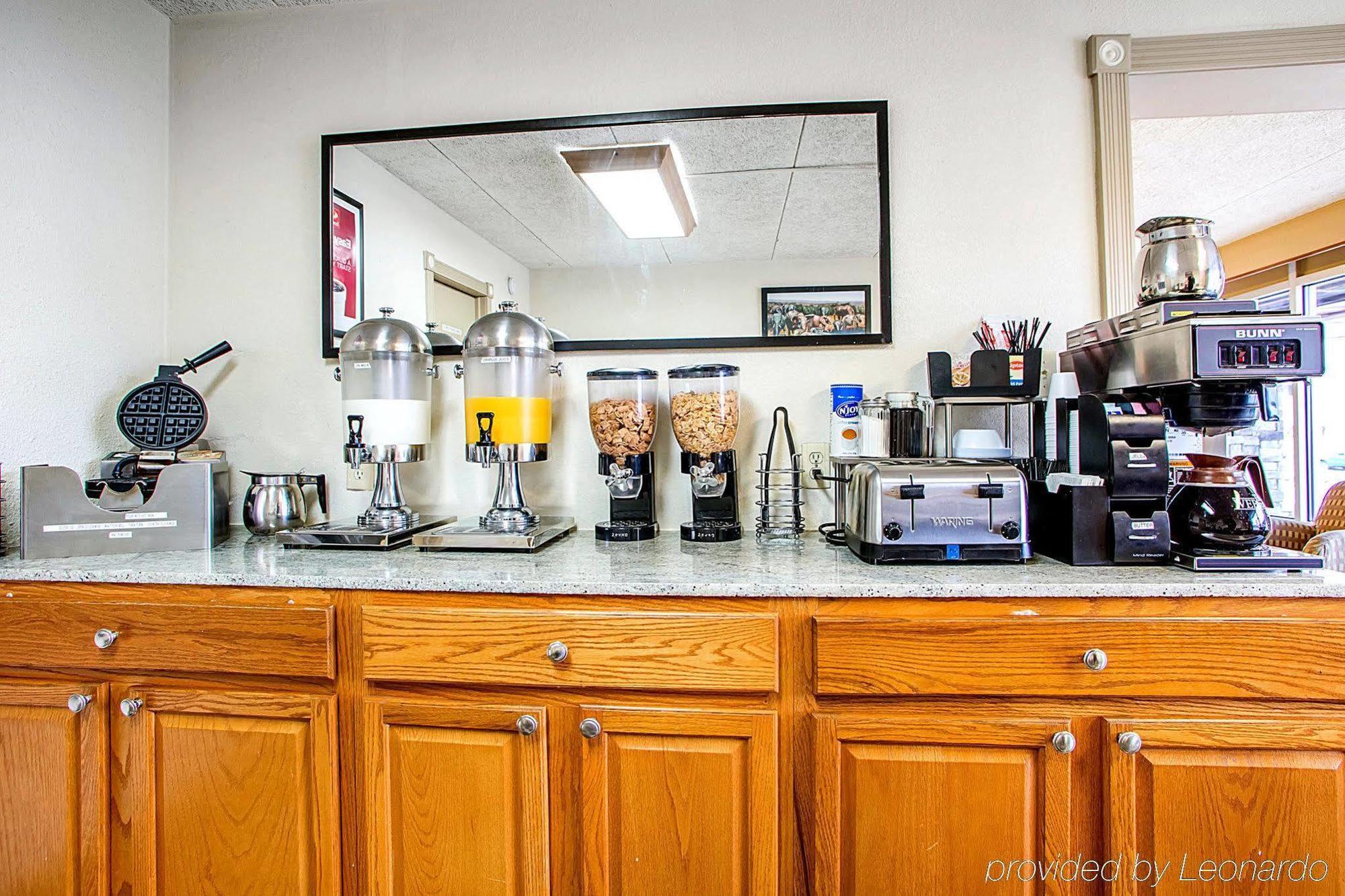 Econo Lodge Zanesville Bagian luar foto